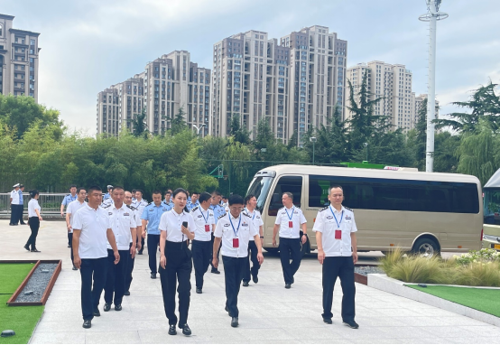 热烈欢迎公安部交管局领导 莅临皇家体育「中国」官方网站